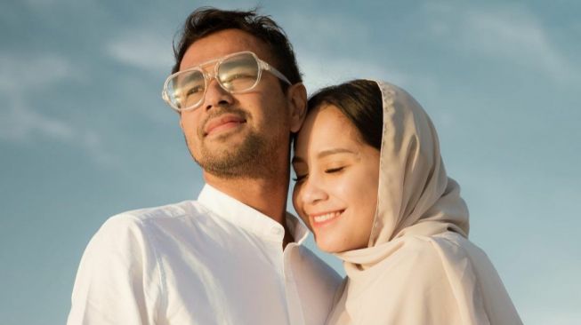 Potret Raffi Ahmad dan Nagita Slavina (Instagram/@raffinagita1717)