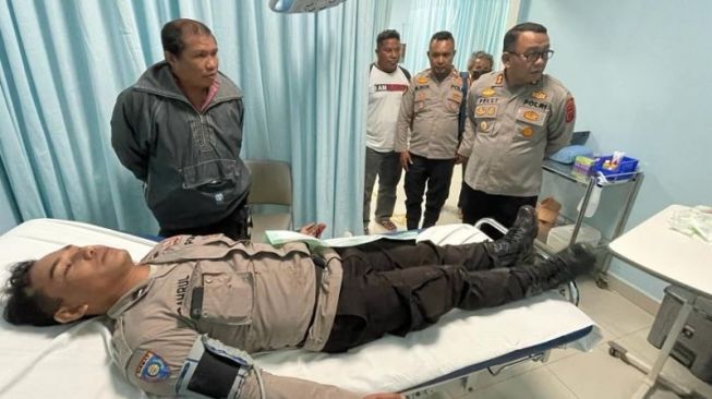 Anggota Bhabinkamtibmas Dibacok Warga di NTT, Dua Jari Tangan Nyaris Putus