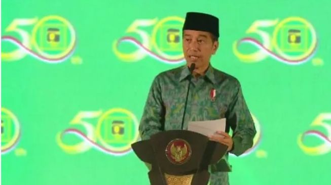 Sampai Gregetan, Ini Nyanyian Jokowi Soal Kandidat Capres di Puncak Harlah PPP