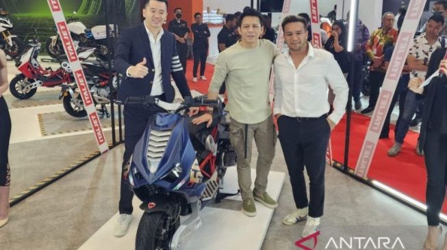 Ariel NOAH Kolaborasi dengan UTOMOCORP dan Smoked Garage, Hadirkan Italjet Signature A.R.L Dragster di IIMS 2023