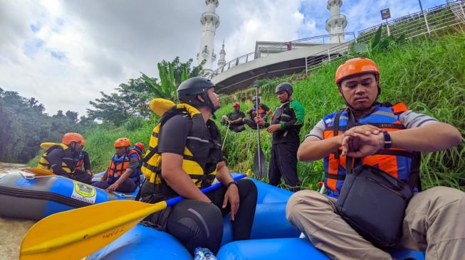 Tirta Kahuripan Petakan Potensi Pencemaran Sungai Cikeas