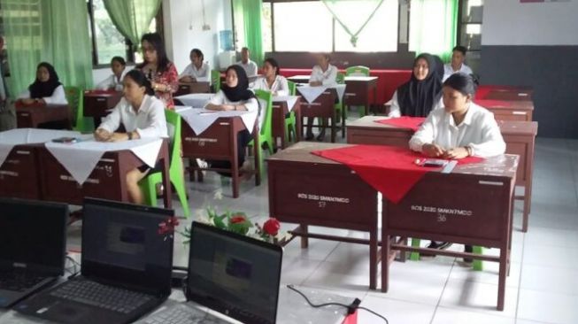 Dikda Sulut Verifikasi TUK di SMKN 7 Manado