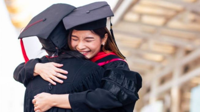 50 Ucapan Selamat Wisuda untuk Teman, Membakar Semangat Wisudawan untuk Berjuang di Dunia Kerja!