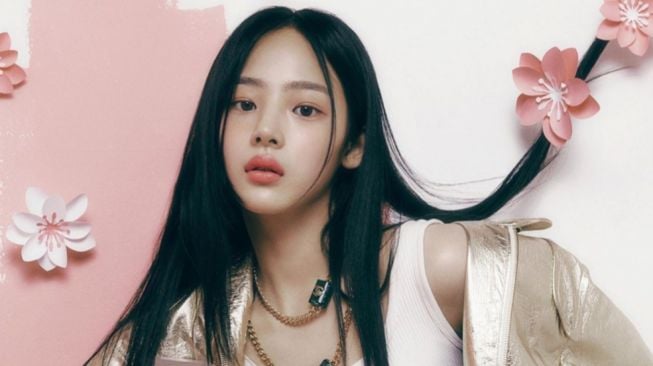 Benarkah Chanel Perlakukan Minji NewJeans Berbeda dari Jennie BLACKPINK?