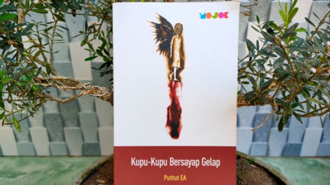 Buku 'Kupu-Kupu Bersayap Gelap', Kumpulan Cerita yang Melibatkan Perasaan