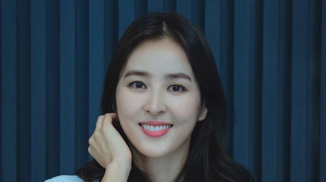 Kecantikannya Bakal Memikat Pecinta Drakor, Ini 5 Pesona Han Hye Jin di Drama Divorce Attorney Shin