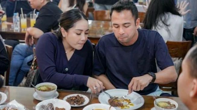 Makan Bareng Gubernur Sumbar, Raffi Ahmad Akan Coba Bisnis Masakan Padang?