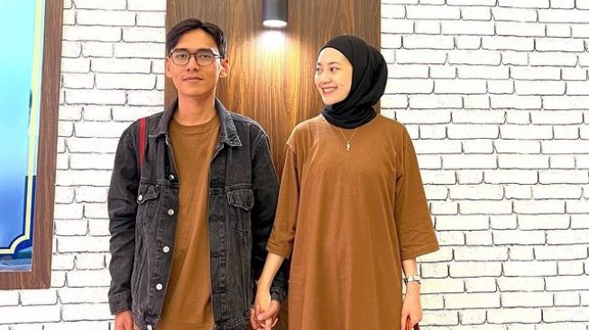 Potret Bahagia Beni Mulyana dan Istri (Instagram/benimulyanasopian)