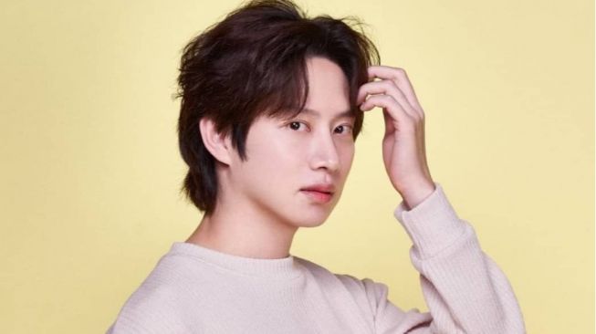 Di Tengah Kritikan atas Sikapnya, Heechul Super Junior Berdonasi Rp 1 Miliar