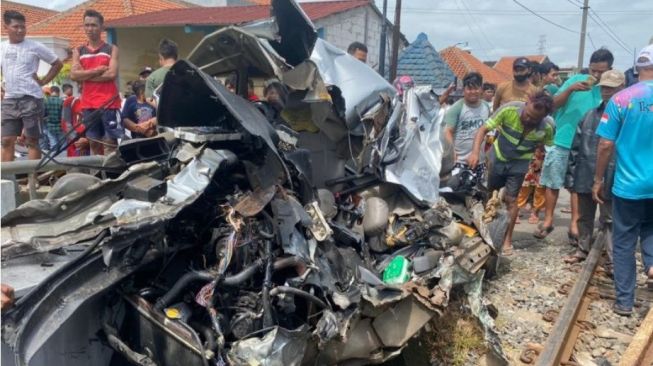 KA Bromo Anggrek Tabrak Mobil di Semarang, Dua Orang Dikabarkan Tewas