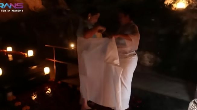 Momen Raffi Ahmad dan Nagita Slavina Honeymoon di Bali (YouTube/RANS Entertainment)