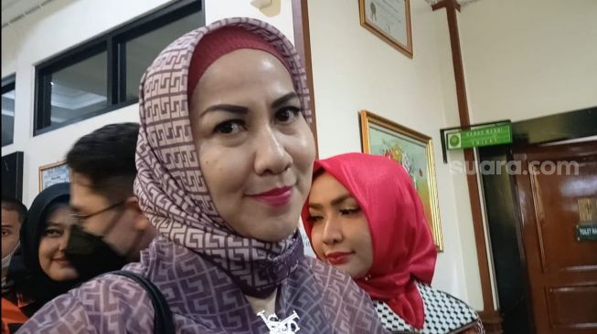 Venna Melinda di Pengadilan Agama Jakarta Selatan, Kamis (23/2/2023). [Pahami.id/Rena Pangesti]