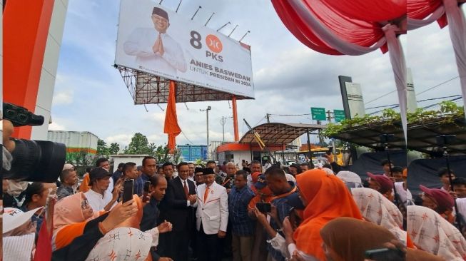 Bakal Capres Koalisi Perubahan Anies Baswedan di Kantor DPP PKS Jalan TB Simatupang Jaksel. [Suara.com/Novian]