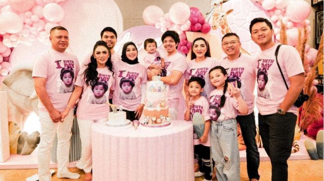 Potret ulang tahun pertama Ameena (Instagram/@attahalilintar)