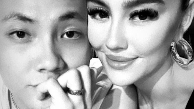 Potret Agnez Mo Liburan Bareng Pacar di Bali (Instagram/@ryoshiadam)