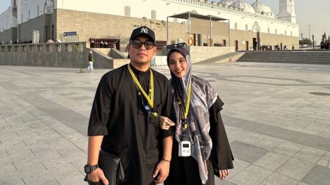 Perjalanan Umrah Rizal Armada dan Istri (Instagran/@rizalarmada) 