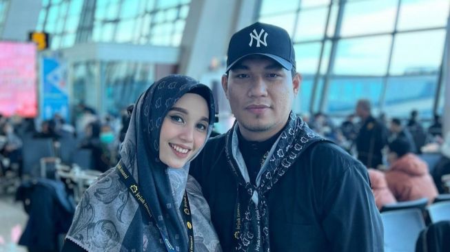 7 Perjalanan Umrah Rizal Armada Bersama Istrinya yang Sedang Hamil Anak ke-3