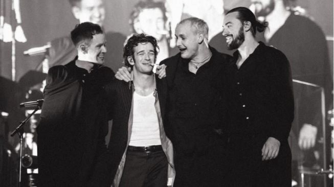 Akan Tampil di We The Fest 2023, Ini 4 Lagu The 1975 Paling Viral!