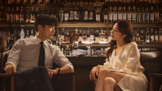 Ulasan Drama Korea Strangers Again, Hadirkan Ending yang Tidak Biasa