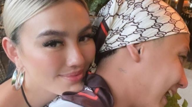 Potret Agnez Mo Liburan Bareng Pacar di Bali (Instagram/@agnezmo)