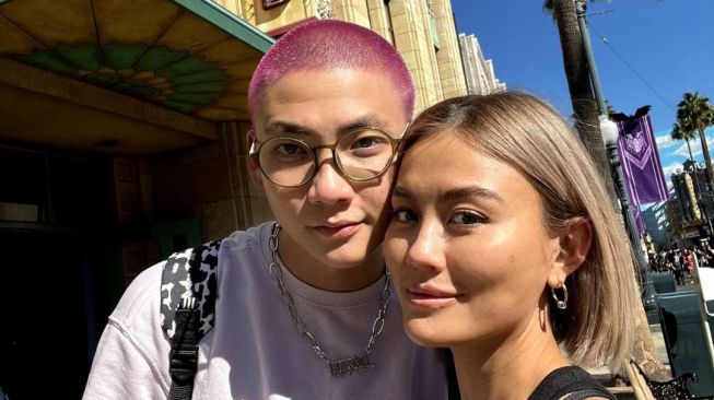 Makin Terlihat Mesra, Intip 6 Potret Agnez Mo Liburan Bareng Pacar di Bali