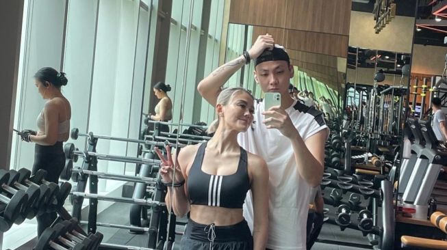 Makin Terlihat Mesra Intip 6 Potret Agnez Mo Liburan Bareng Pacar Di Bali