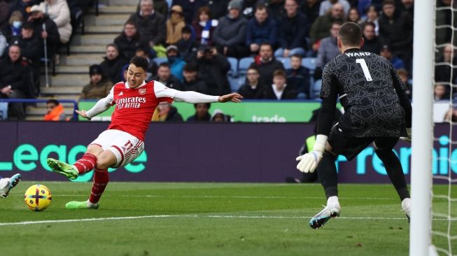 Gelandang Arsenal asal Brasil Gabriel Martinelli mencetak gol pertama timnya selama pertandingan pekan ke-25 Liga Inggris antara Leicester City vs Arsenal di Stadion King Power di Leicester, Inggris tengah pada 25 Februari 2023.DARREN STAPLES / AFP.