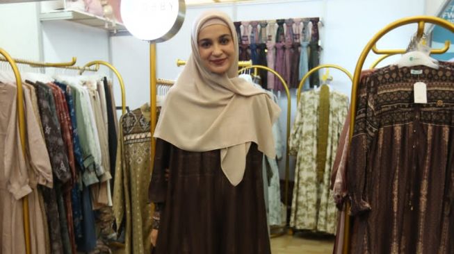 5 OOTD Hijab Sederhana Ala Shireen Sungkar, Ternyata Tetap Bisa Stylish dan Kekinian