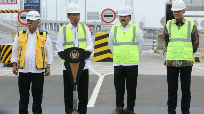 Jalan Tol Semarang-Demak Diresmikan Presiden Jokowi, Ganjar; Semoga Bisa Urai Kemacetan dan Rob