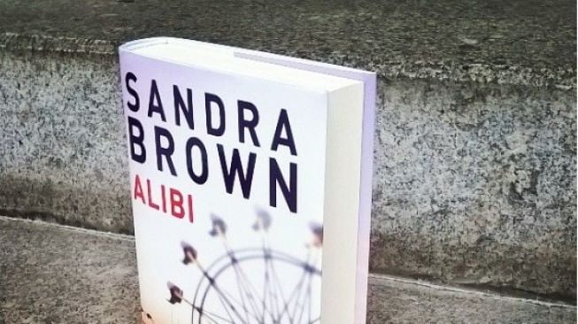 3 Rekomendasi Novel Karya Sandra Brown, Ceritanya Selalu Buat Penasaran!