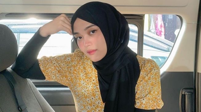 Adik Artis Pernah Dibully Netizen (instagram/@putridelinaa)