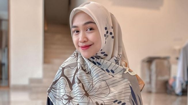 Adik Artis Pernah Dibully Netizen (instagram/@riaricis1795)