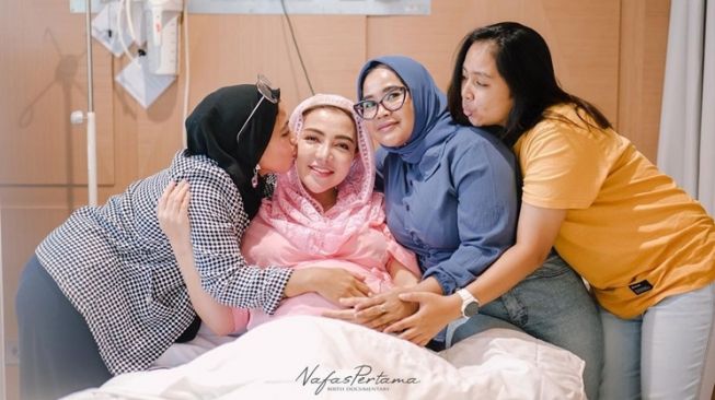 Momen Bella Shofie Melahirkan Anak Kedua (Instagram/@bellashofie_rigan)