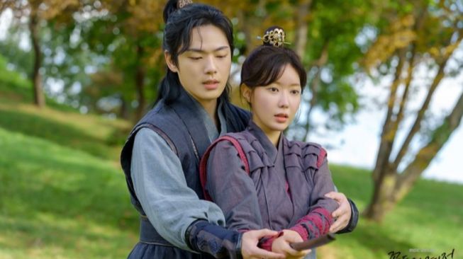 Kim Jung-Hyun dan Im Soo-Hyang di Kokdu: Musim Dewa [Hancinema]
