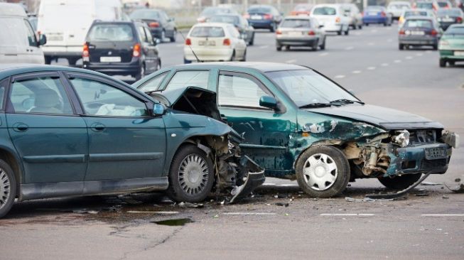 Mobil Tabrakan dan Bagaimana Pencegahannya