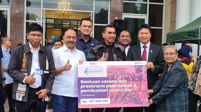 Pupuk Indonesia Salurkan Bantuan Sarana dan Prasarana Peternakan dan Pembuatan Sumur Bor