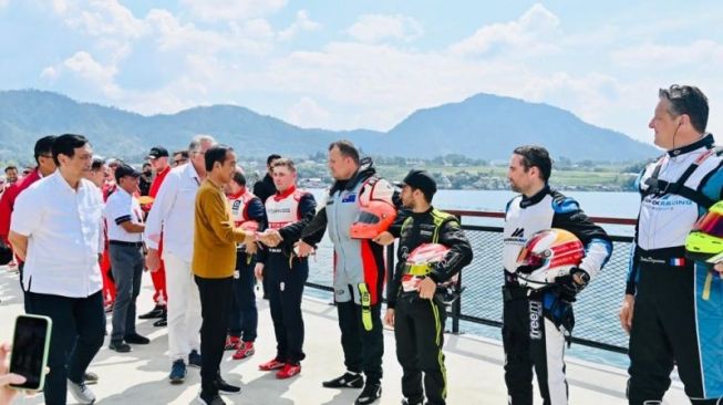 Nonton Bareng F1 Powerboat di Danau Toba, Jokowi Sebut Bisa Jadi Pendorong Ekonomi Daerah