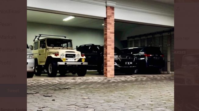 Gaya Hedon Keluarga Rafael Alun Dibongkar Netizen: Pamer Rumah Megah, Garasi Full Mobil-Motor Mewah