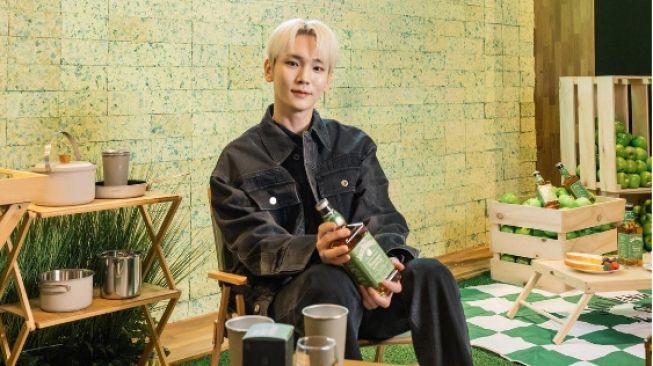 Kocak Abis, Key SHINee Minta Bantuan Fans untuk Jadi Model Merk Minuman Ini