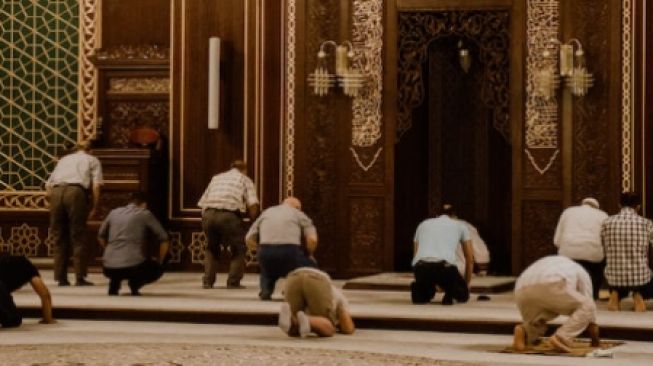 Sholat Tarawih 11 atau 23 Rakaat? Ini Penjelasannya