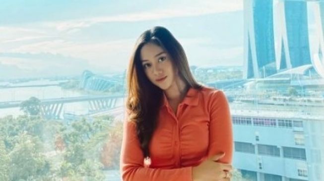 Wakili Perasaaan Orang-Orang Overthinking, Iga Azwika Rilis Lagu Getar Cinta