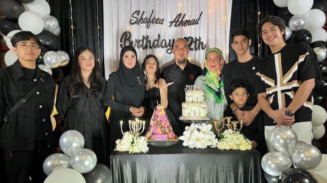 Potret Perayaan Ultah Safeea Ahmad (Instagram/@alghazali)