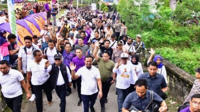 Andi Sudirman Bersama Masyarakat Jalan Sehat Sulsel Anti Mager di Enrekang