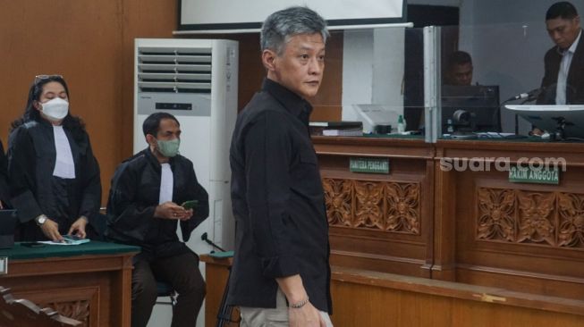 Terdakwa Hendra Kurniawan menjalani sidang putusan atau vonis soal perintangan penyidikan atas kematian Brigadir Nofriansyah Yosua Hutabarat di Pengadilan Negeri Jakarta Selatan, Senin (27/2/2023). [Suara.com/Alfian Winanto]
