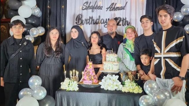 Potret Perayaan Ultah Safeea Ahmad (Instagram/@diahaaiiuu)