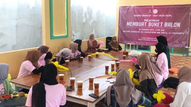 Ide Usaha Milenial, Srikandi Ganjar DIY Gelar Pelatihan Membuat Buket Balon