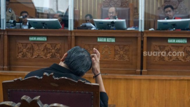 Terdakwa Agus Nurpatria menjalani sidang putusan atau vonis soal perintangan penyidikan atas kematian Brigadir Nofriansyah Yosua Hutabarat di Pengadilan Negeri Jakarta Selatan, Senin (27/2/2023). [Suara.com/Alfian Winanto]
