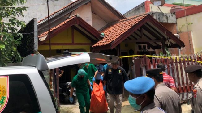 Update Penemuan Mayat Dicor di Bekasi, Satu Kantong Jenazah Siang Ini Dikeluarkan dari TKP