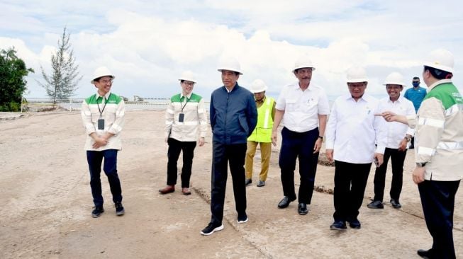 Tinjau Kalimantan Industrial Park Indonesia, Jokowi: Masa Depan Indonesia Ada di Sini