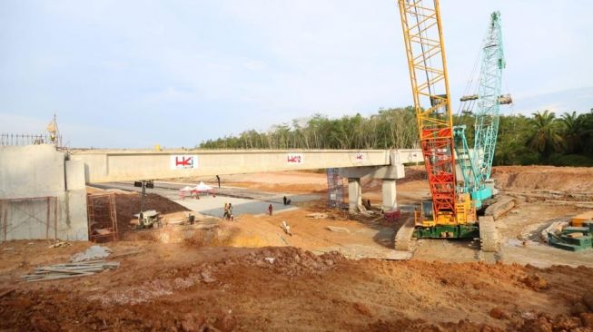 Pengerjaa jembatan di tol Indralaya-Prabumulih [ist]